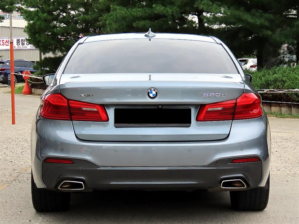 BMW 5-Series — photo 04