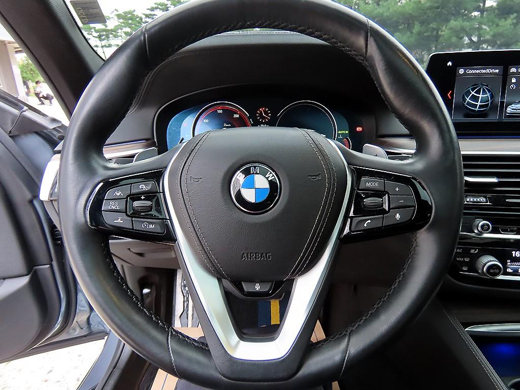 BMW 5-Series — photo 08