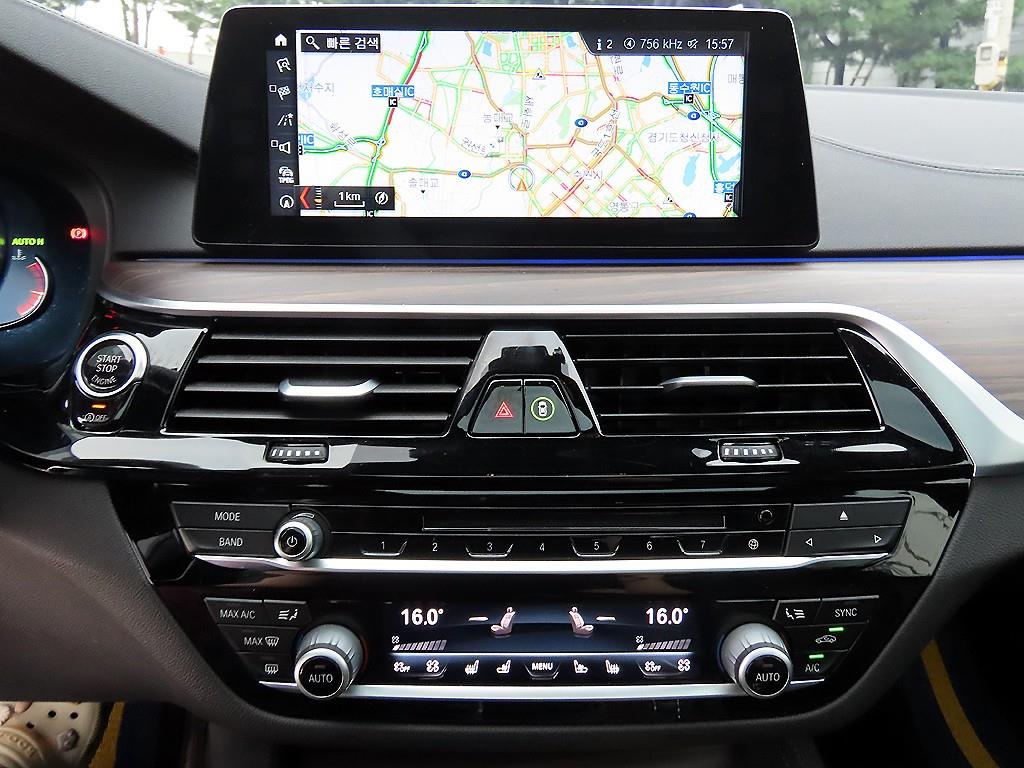 BMW 5-Series — photo 13