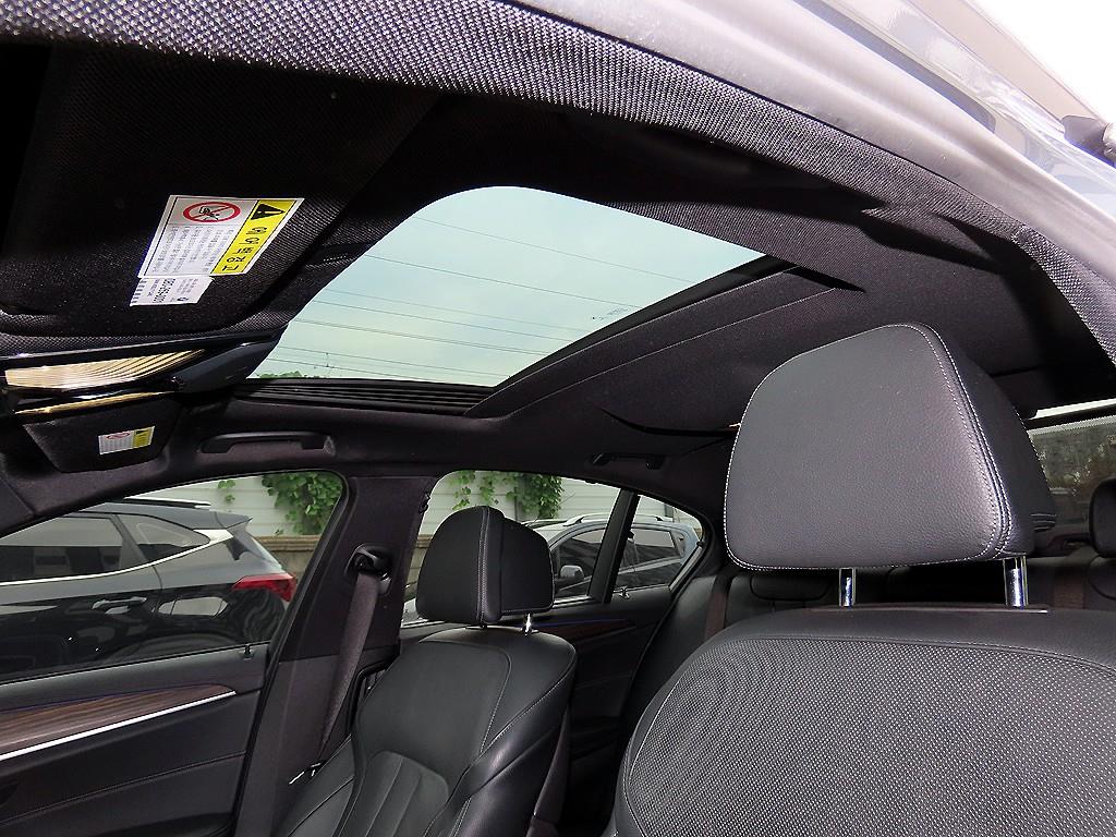 BMW 5-Series — photo 17