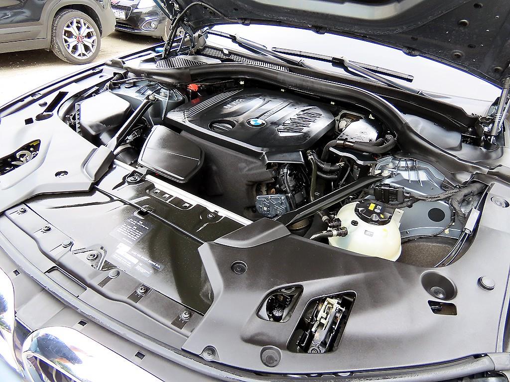 BMW 5-Series — photo 19