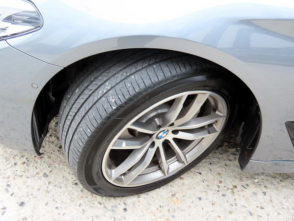 BMW 5-Series — photo 20