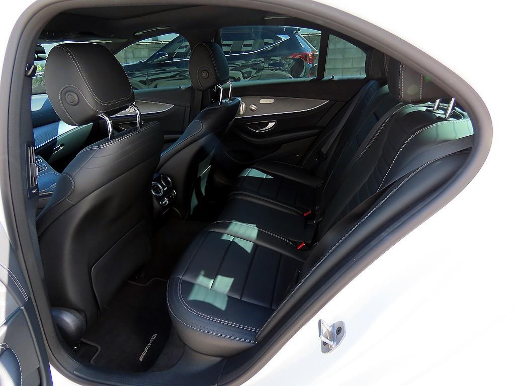 Mercedes-Benz E-Class — photo 06