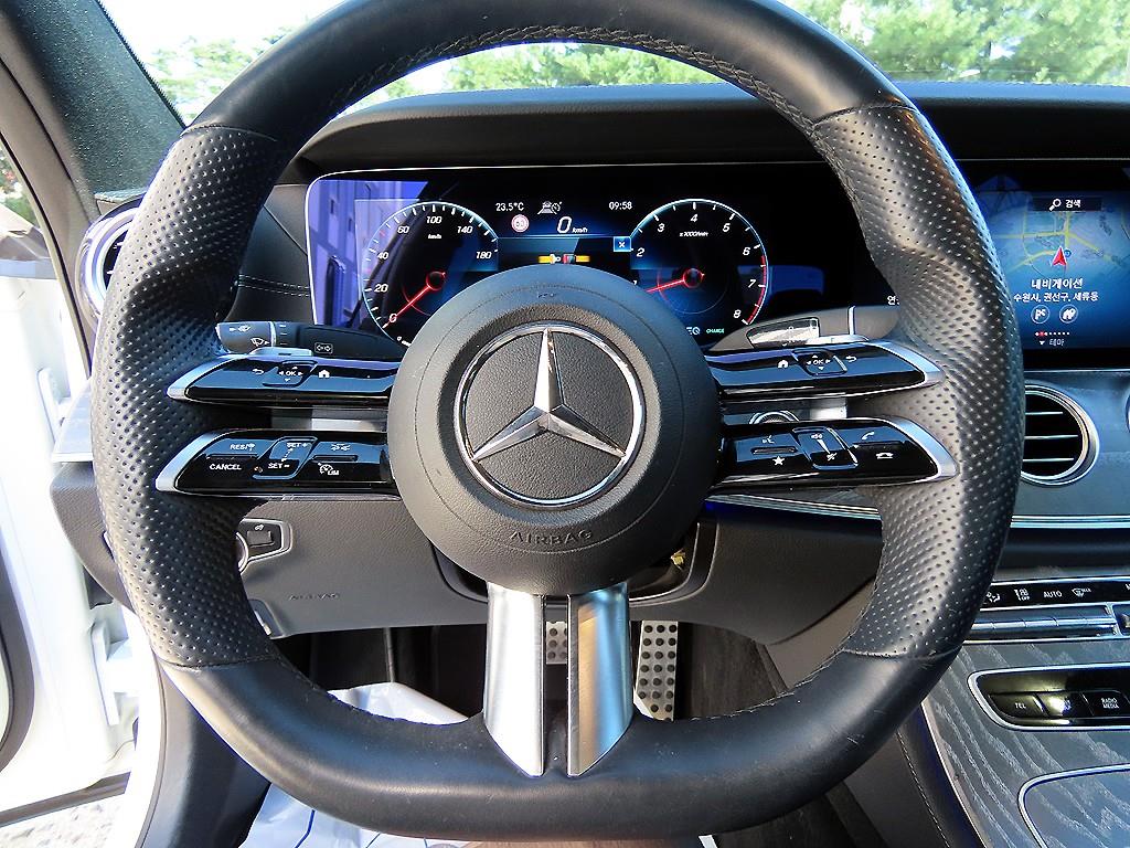 Mercedes-Benz E-Class — photo 08