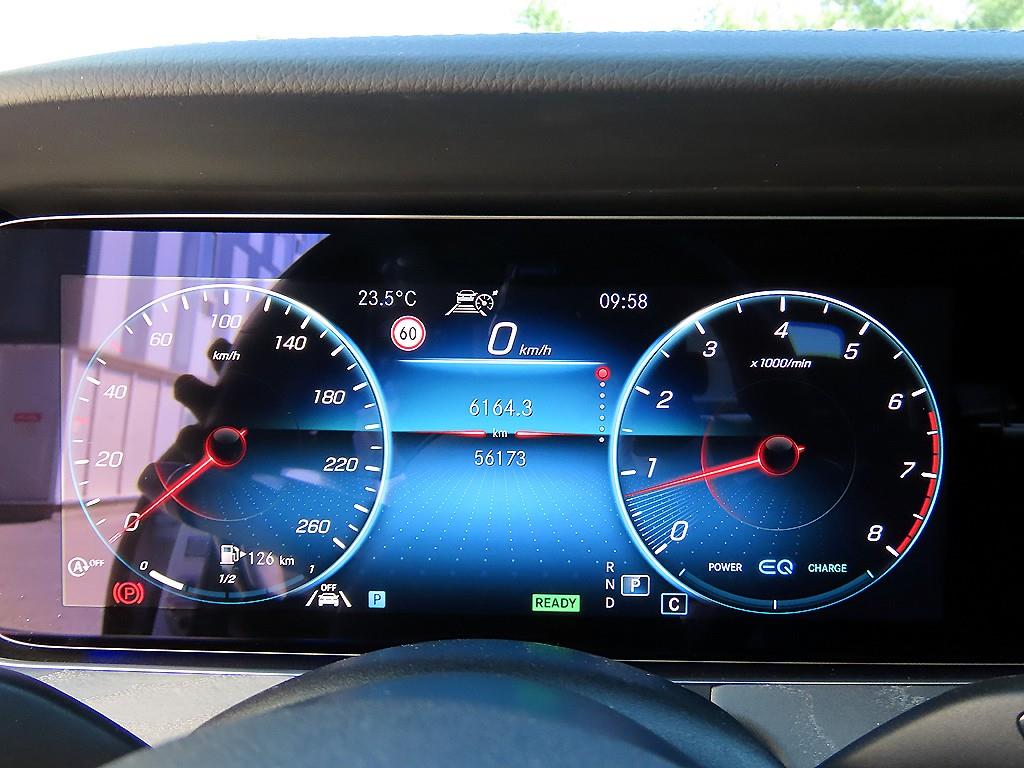 Mercedes-Benz E-Class — photo 09