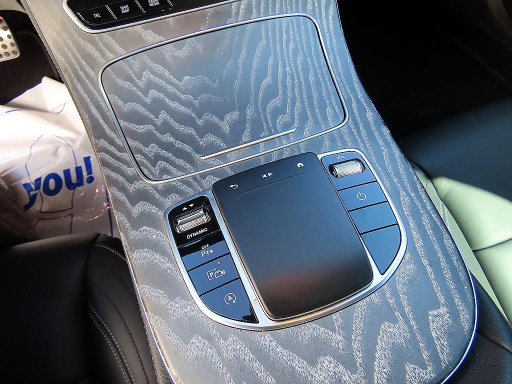 Mercedes-Benz E-Class — photo 12