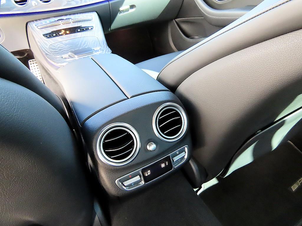 Mercedes-Benz E-Class — photo 15
