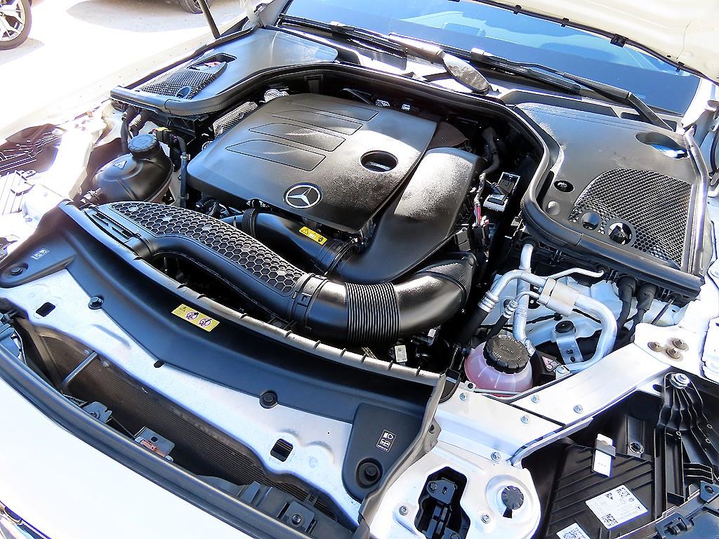 Mercedes-Benz E-Class — photo 19