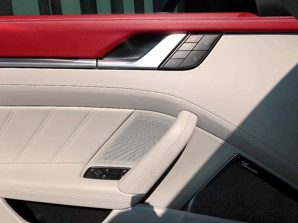 Porsche 911 — photo 11