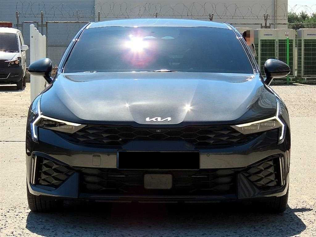 Kia K5 — photo 01