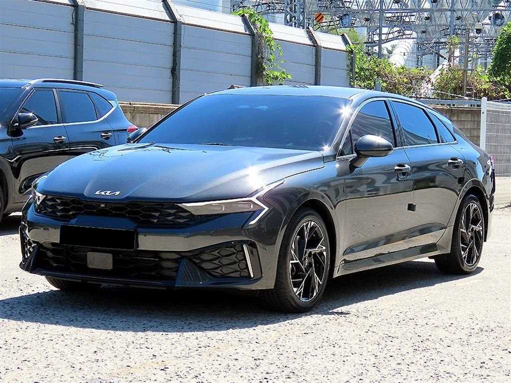 Kia K5 — photo 02
