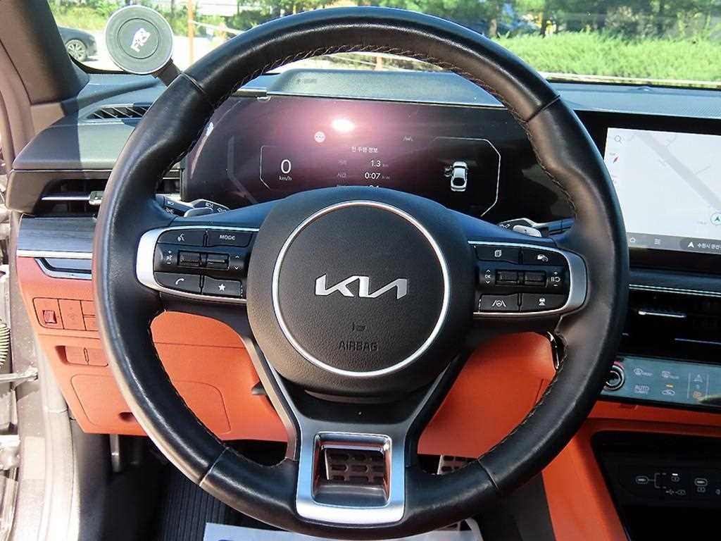 Kia K5 — photo 08
