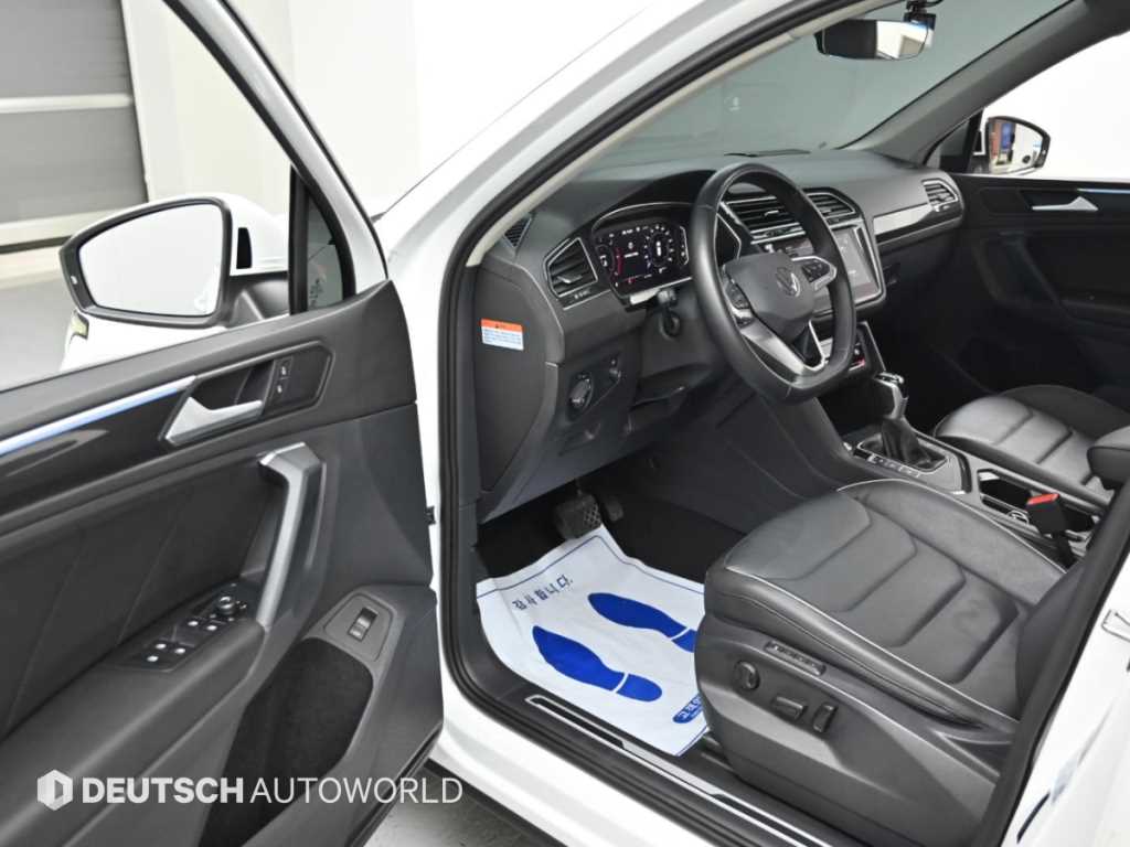 Volkswagen Tiguan — photo 11