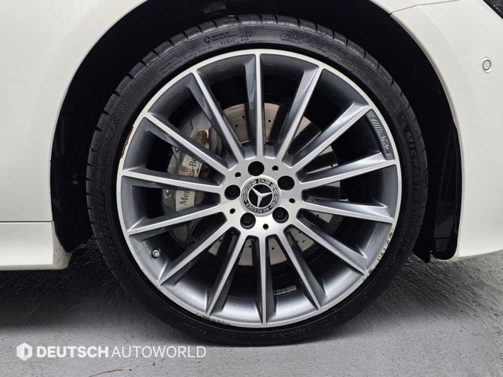 Mercedes-Benz E-Class — photo 06
