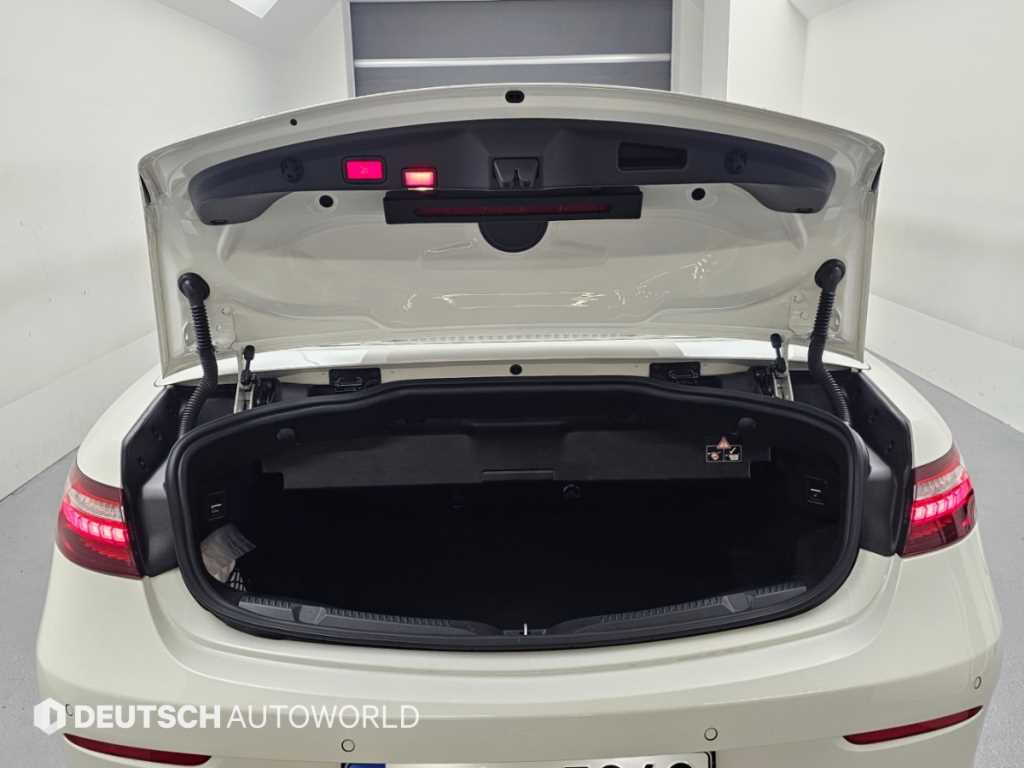 Mercedes-Benz E-Class — photo 18