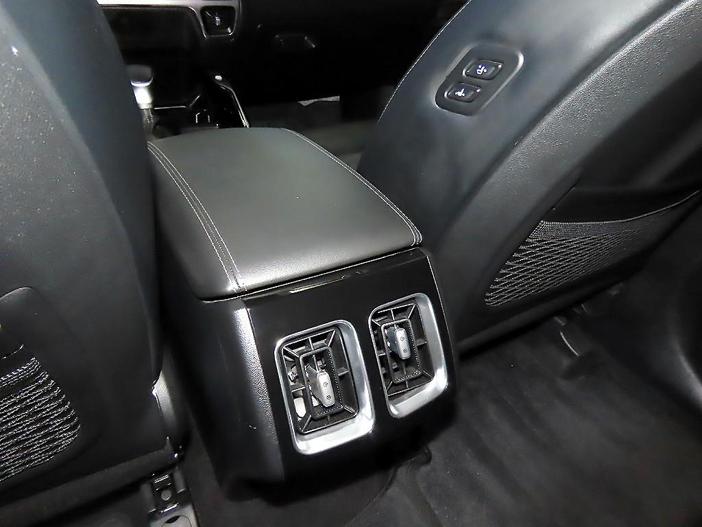 Kia Sorento — photo 16
