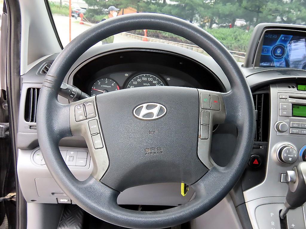 Hyundai Starex — photo 07