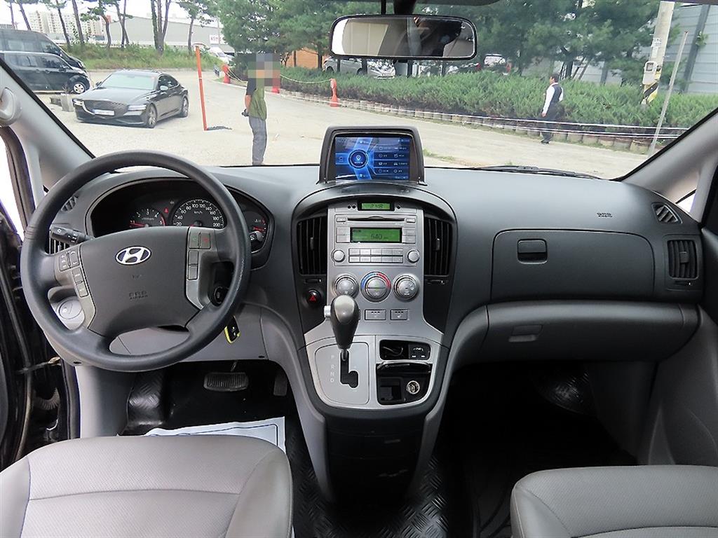 Hyundai Starex — photo 08