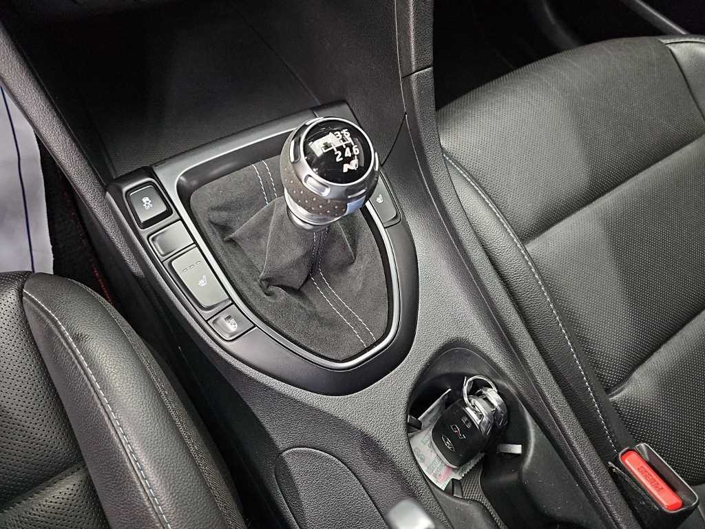Hyundai Veloster — photo 08