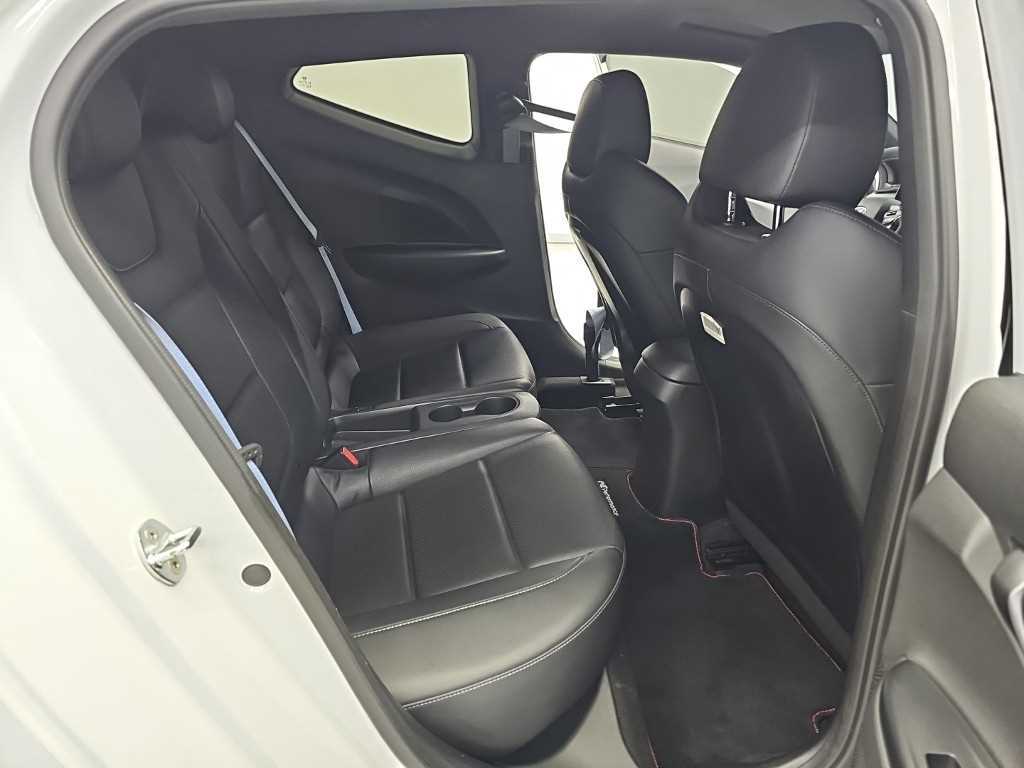 Hyundai Veloster — photo 12