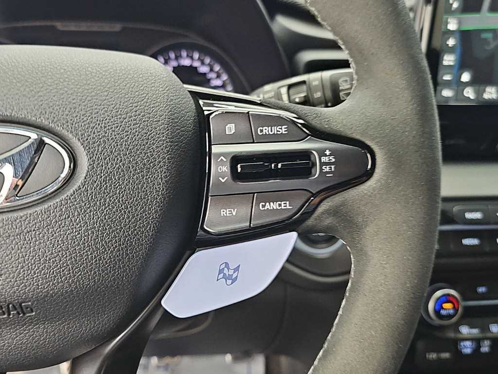 Hyundai Veloster — photo 16