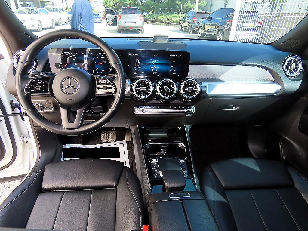 Mercedes-Benz GLB-Class — photo 07