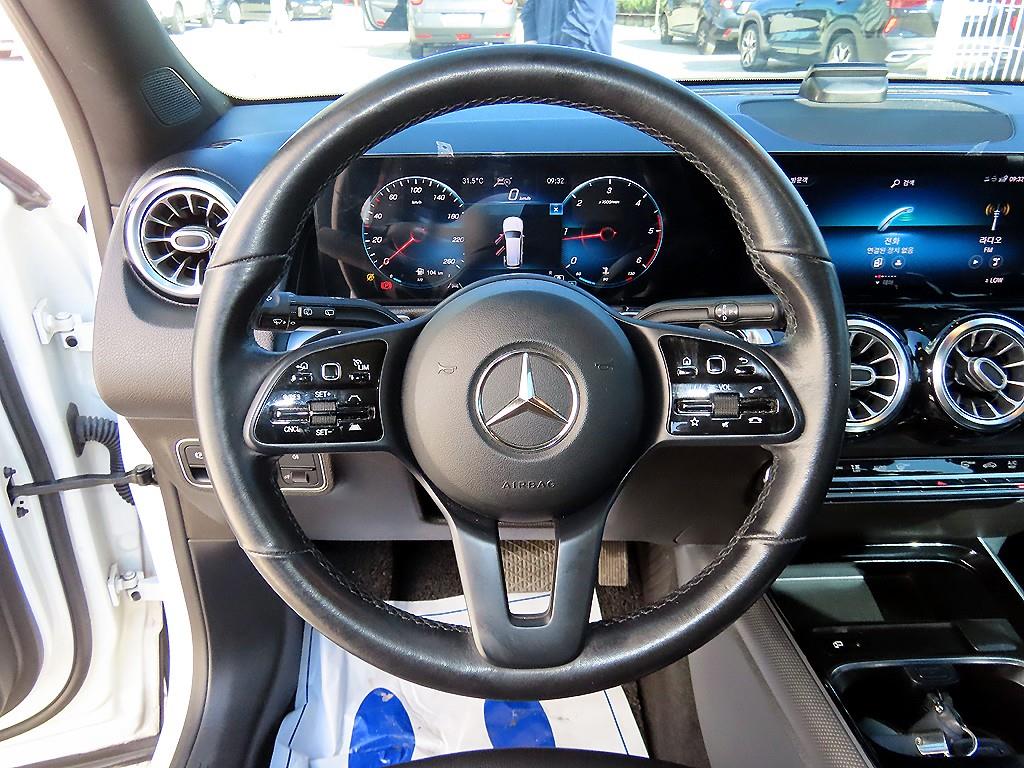 Mercedes-Benz GLB-Class — photo 08