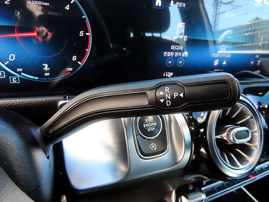Mercedes-Benz GLB-Class — photo 10
