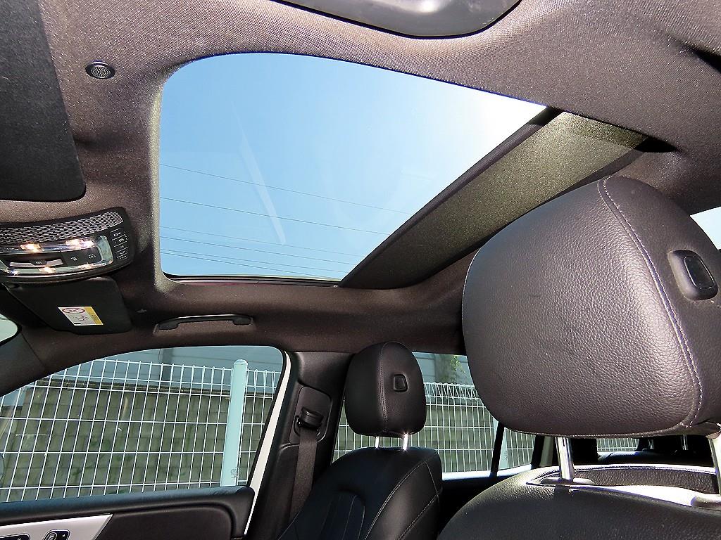 Mercedes-Benz GLB-Class — photo 16