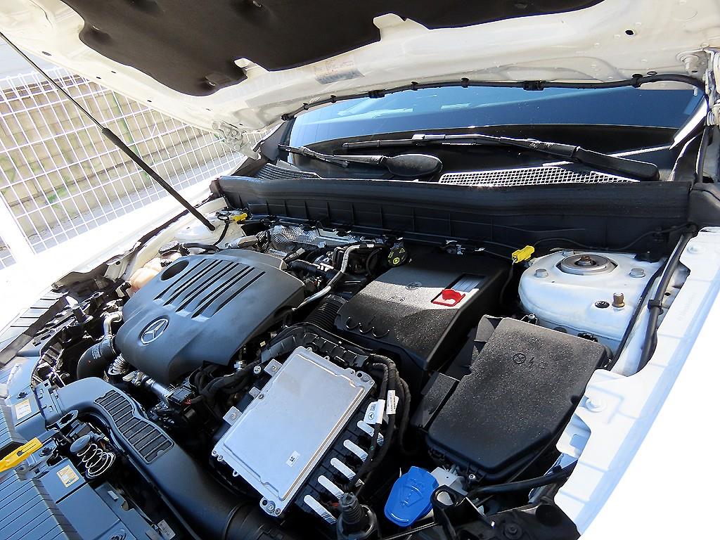 Mercedes-Benz GLB-Class — photo 19
