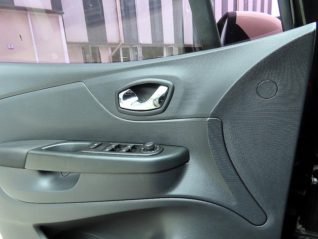 RENAULT QM3 — photo 11