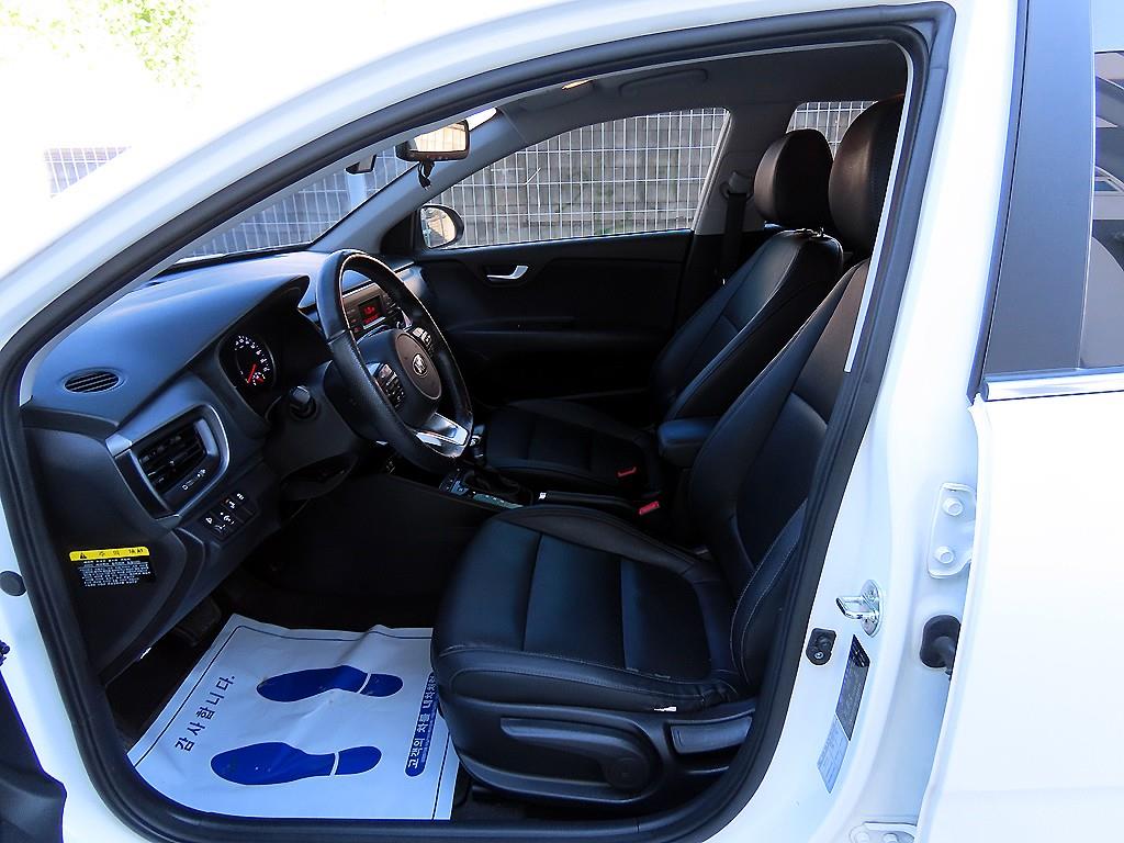 Kia Stonic — photo 05