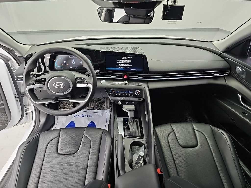 Hyundai Avante — photo 07