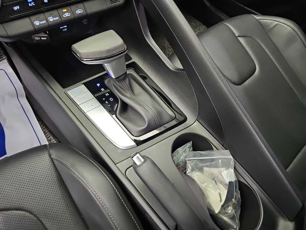 Hyundai Avante — photo 08
