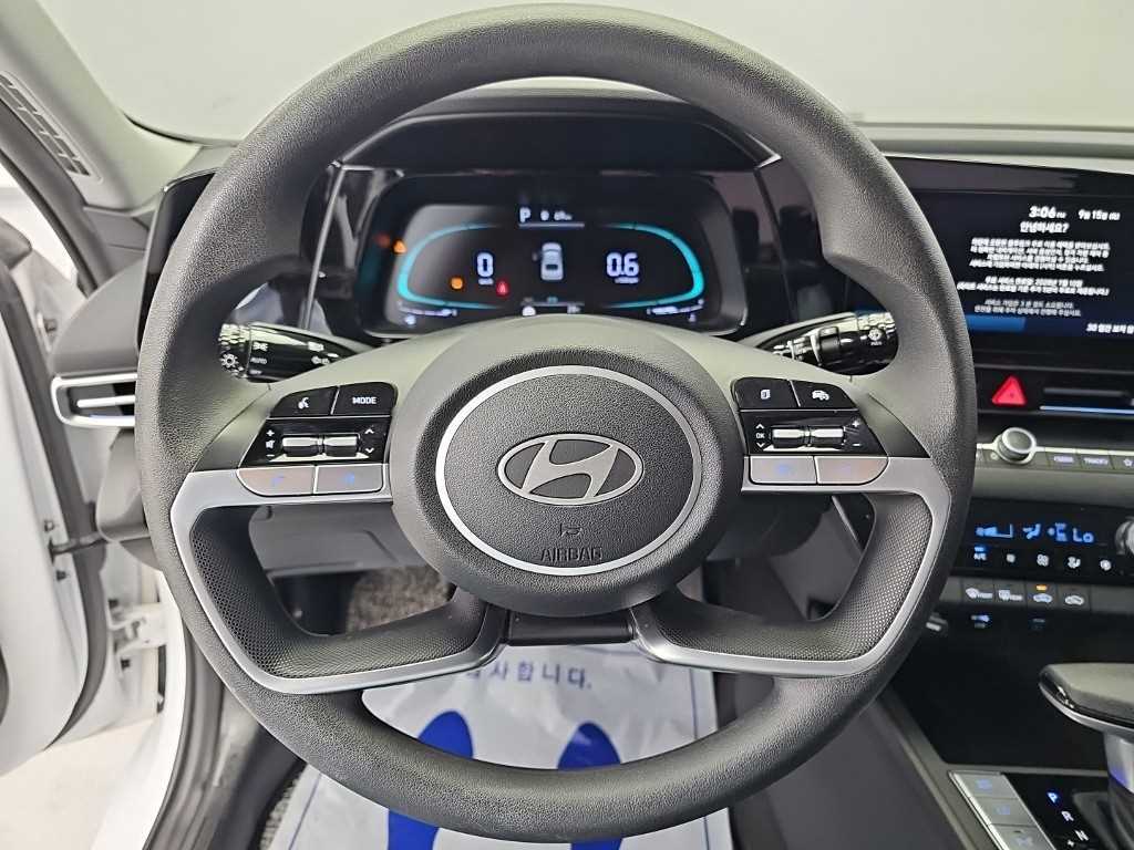 Hyundai Avante — photo 09