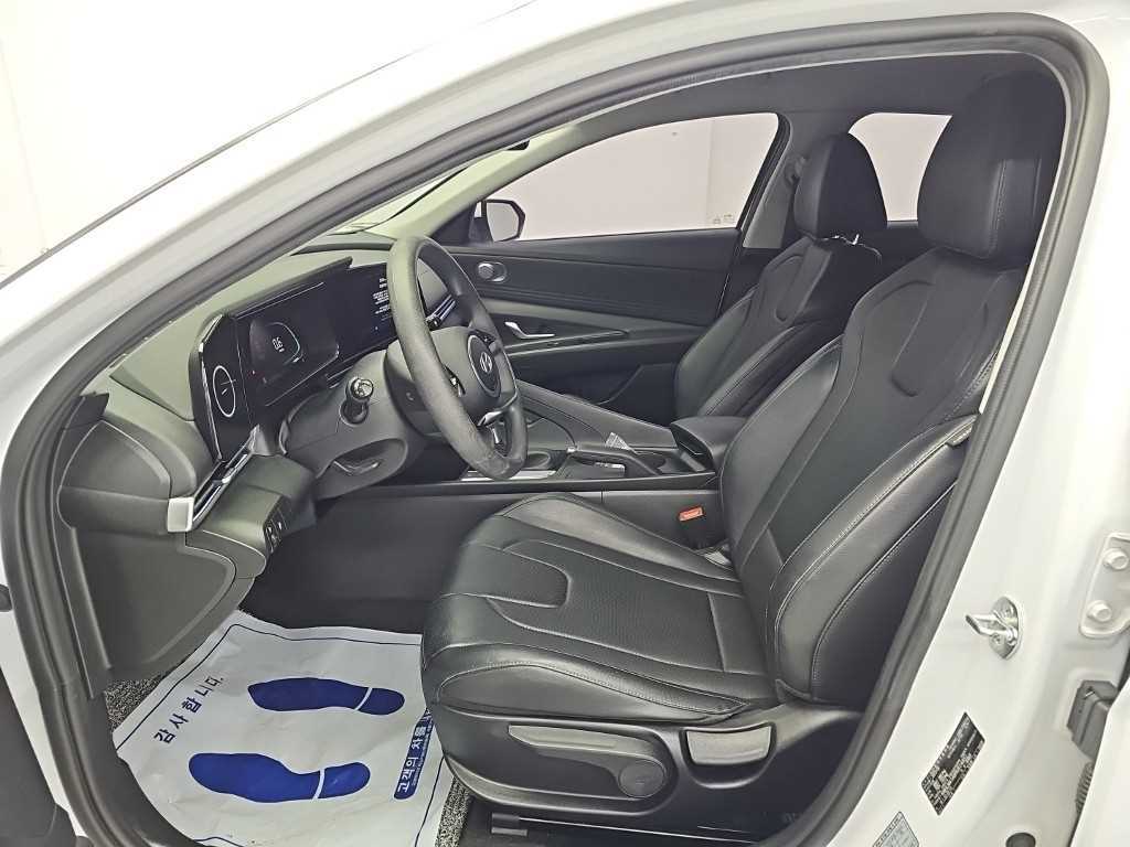 Hyundai Avante — photo 11