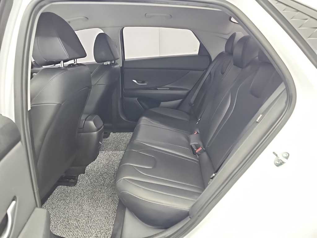 Hyundai Avante — photo 12