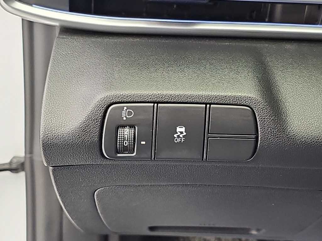 Hyundai Avante — photo 17