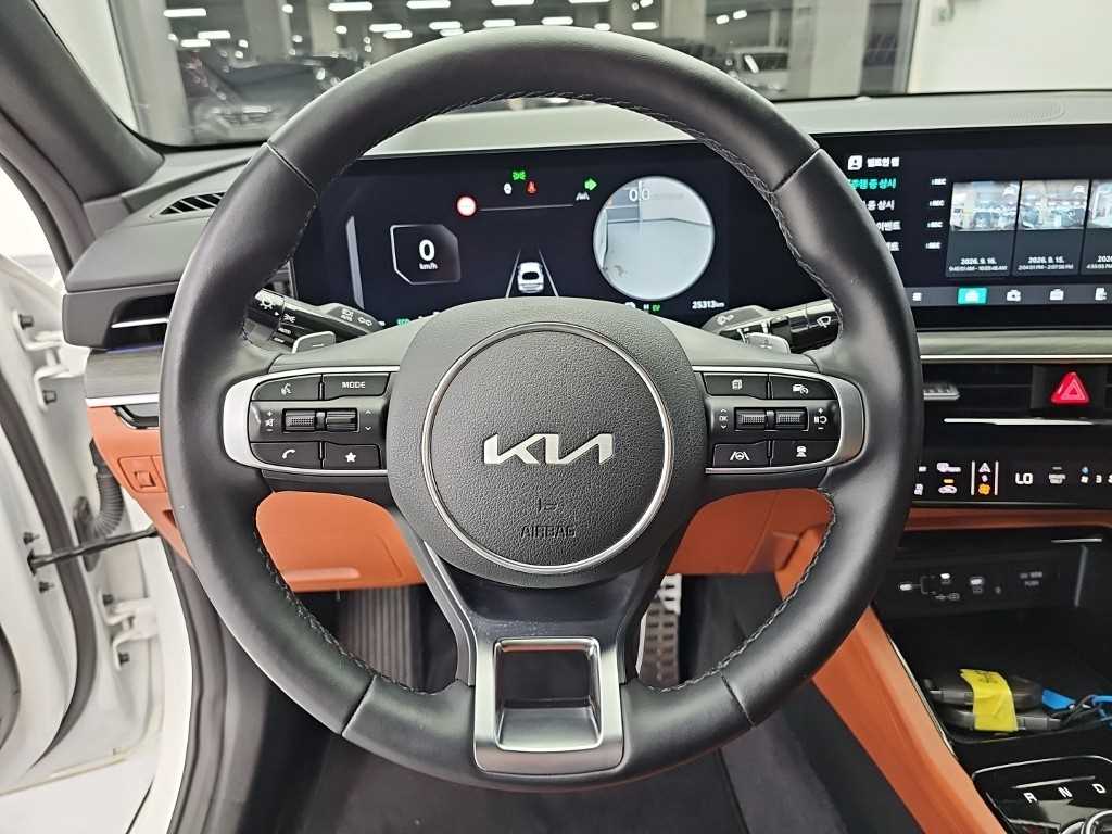 Kia K5 — photo 09