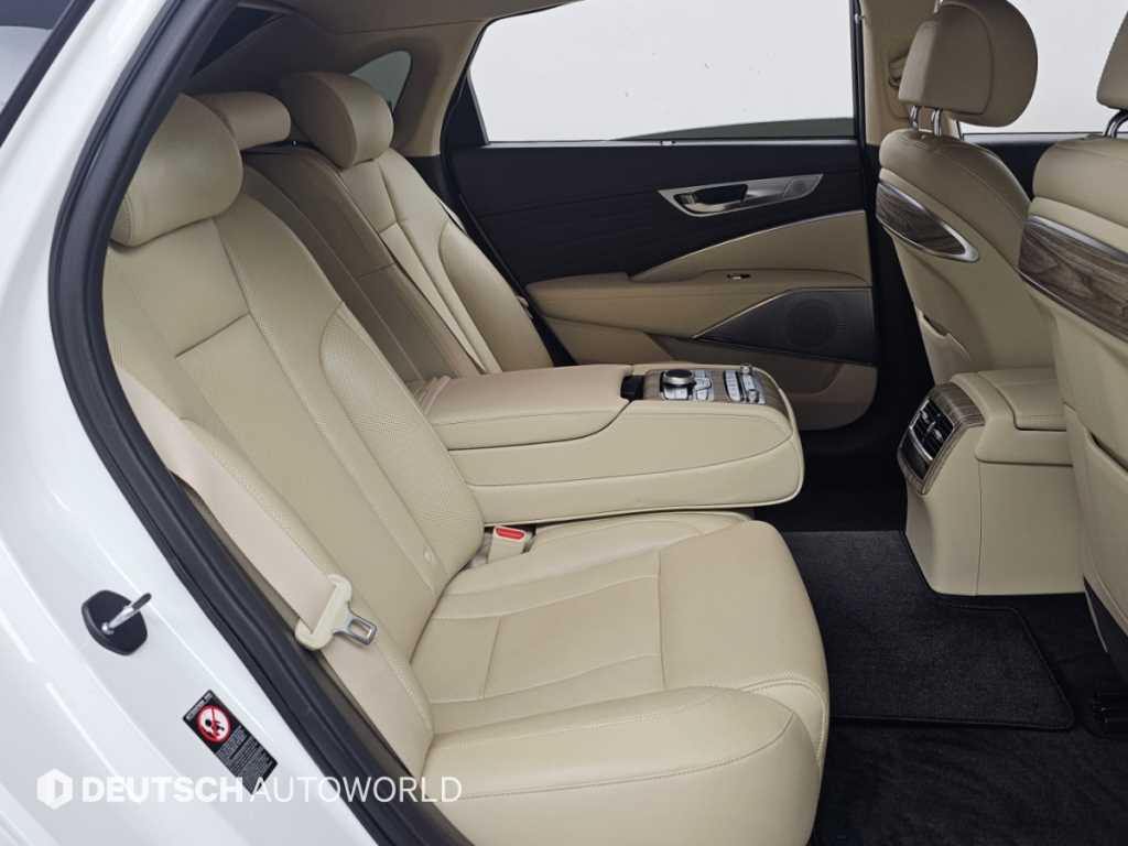 Kia K9 — photo 12