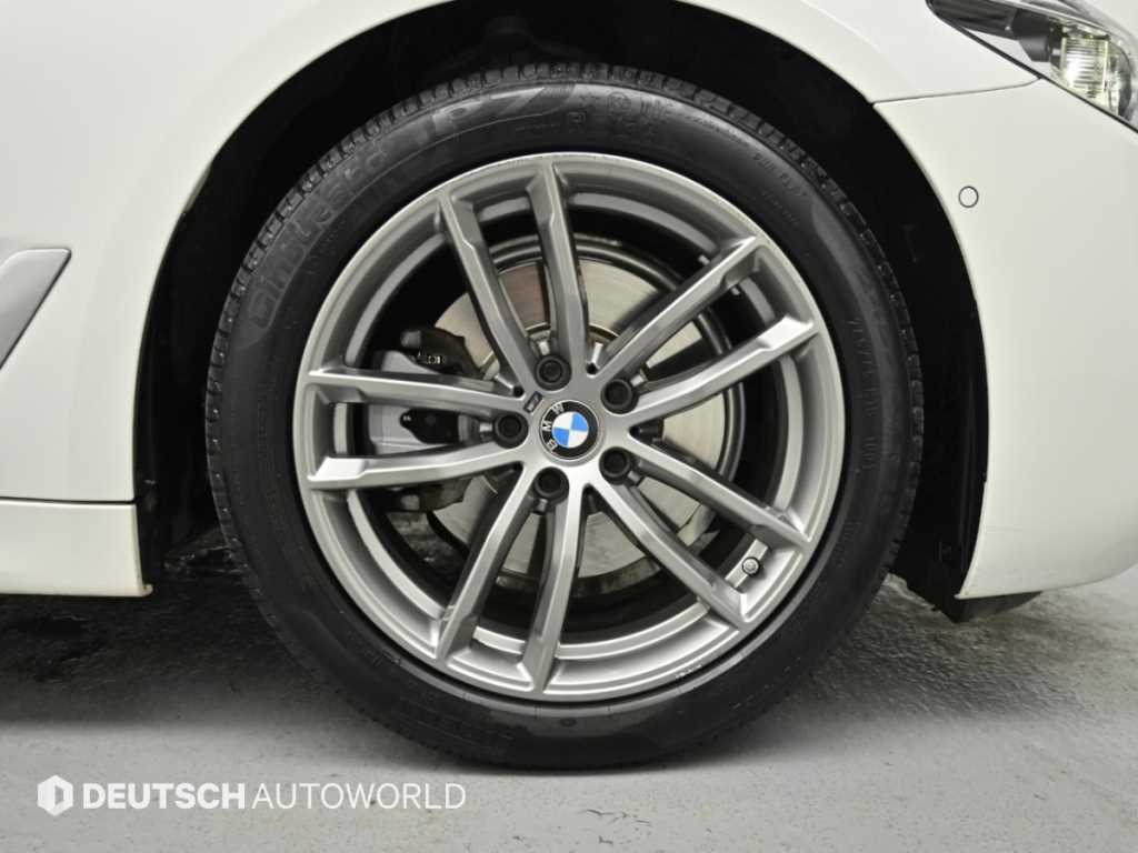 BMW 5-Series — photo 06