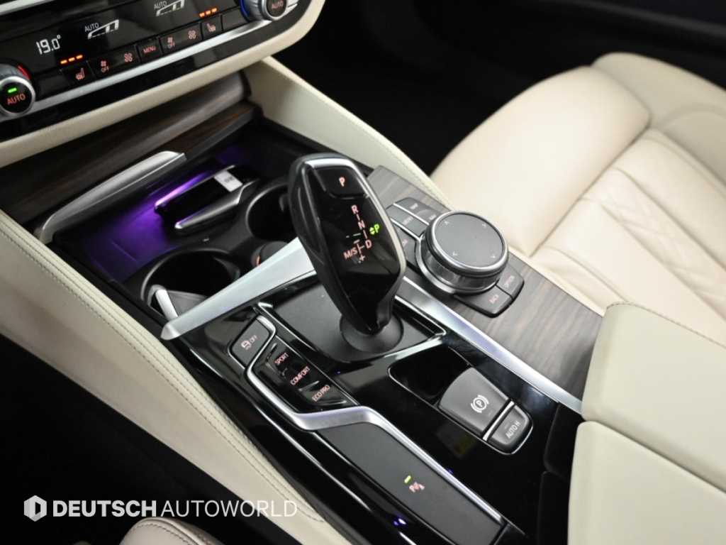 BMW 5-Series — photo 09