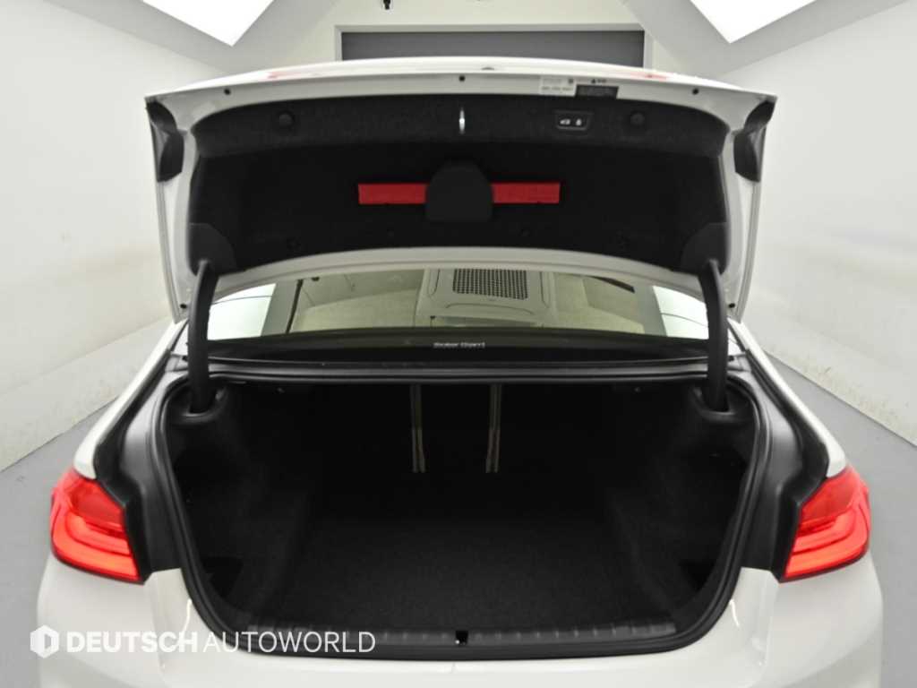 BMW 5-Series — photo 19
