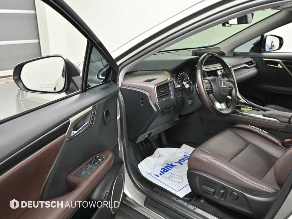 Lexus RX — photo 11