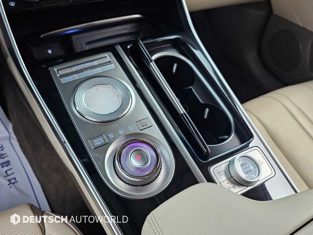 Genesis GV80 — photo 09
