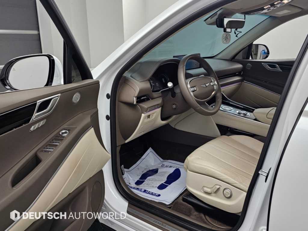 Genesis GV80 — photo 11
