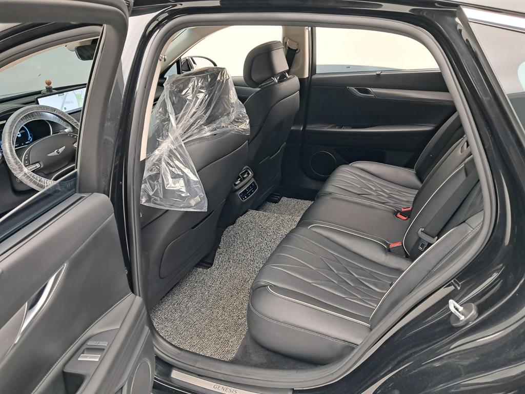 Genesis G80 — photo 12