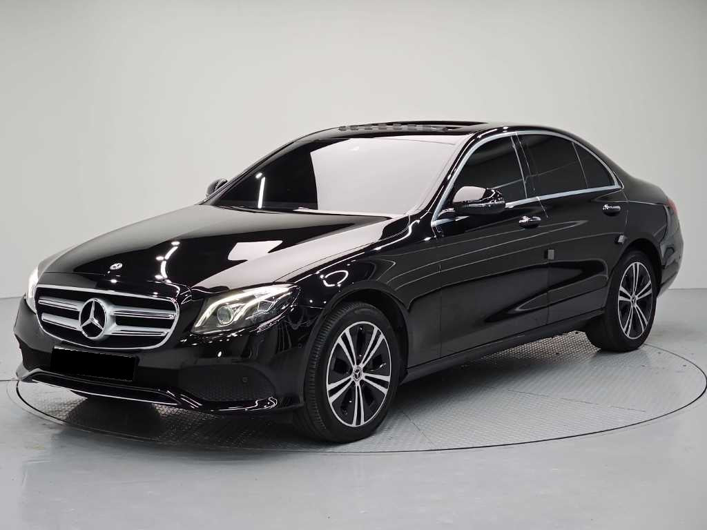 Mercedes-Benz E-Class — photo 01