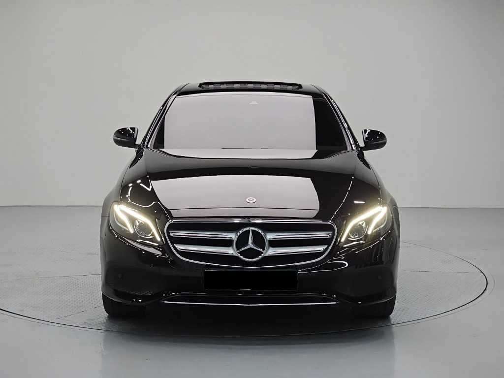 Mercedes-Benz E-Class — photo 02