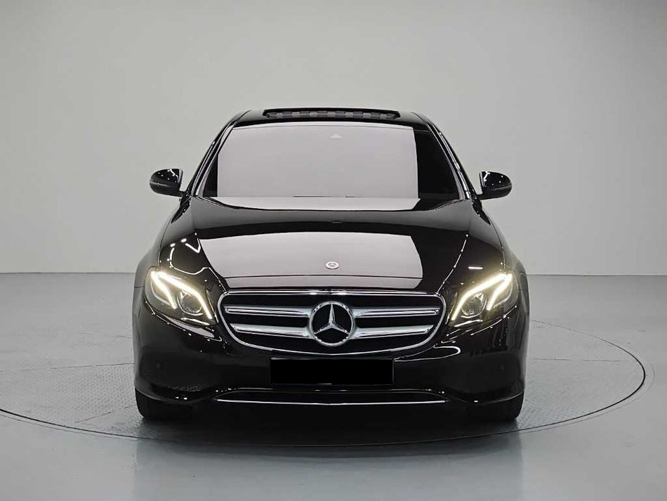 Mercedes-Benz E-Class — photo 02
